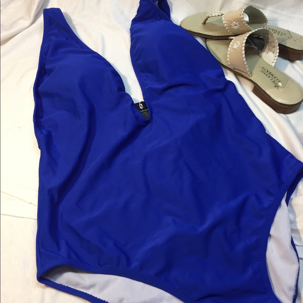 NWT Zeraca deep plunge swimsuit